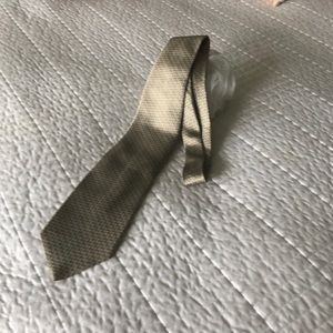 Perry Ellis silk tie